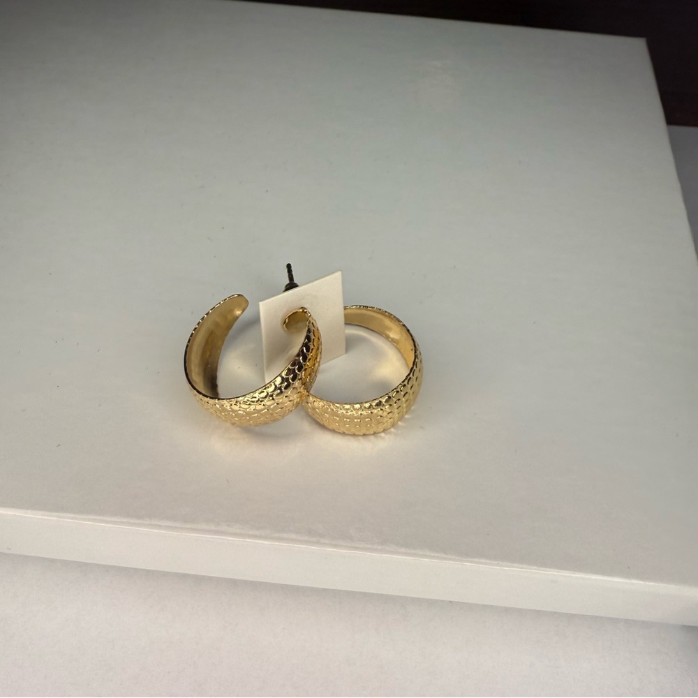 👾5 for $25 Elegant Gold Textured Hoop Earrings